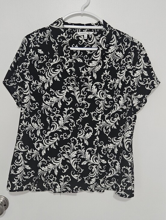 croft & barrow Tops - croft & barrow Black and White Scroll-Print Short Sleeve Blouse Size Large